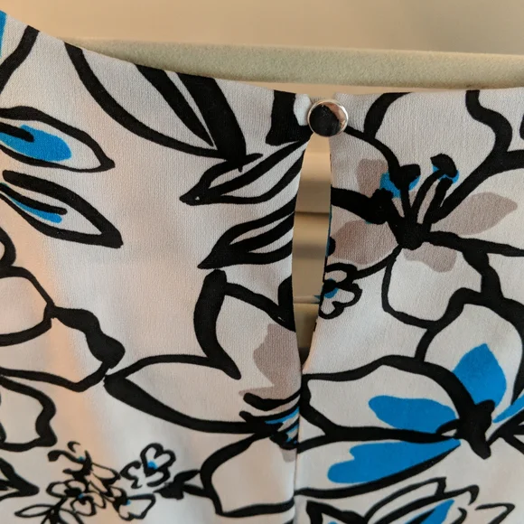 Calvin Klein sleeveless top - Picture 4 of 4